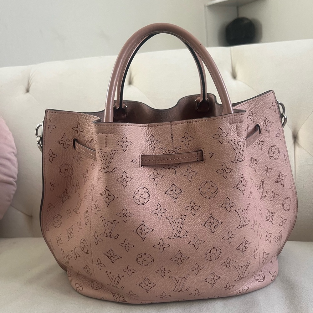 Black Friday deal🔥 Louis Vuitton Mahina Pink Monogram Tote Bag - Picture 4 of 13